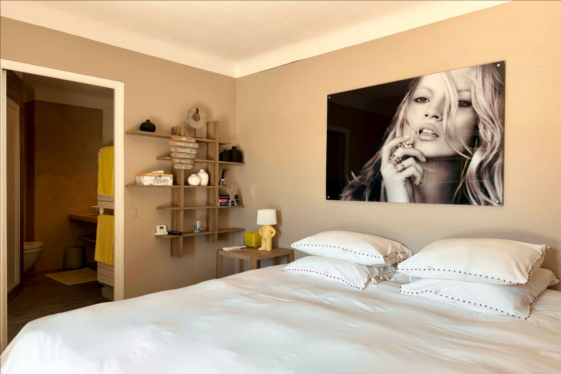 Chambre double avec salle d'eau attenante
