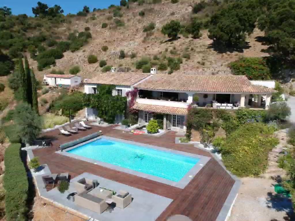 Vue panoramique du mas